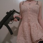 девушки с оружием