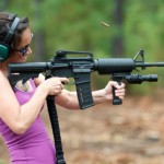 фото девушек с оружием